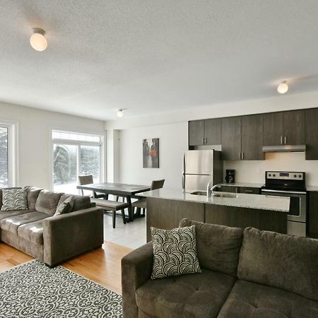 New Blue Mountain Village Snowbridge Executive Townhome Sleeps 10 With Outdoor Pool And Shuttle Nottawa 外观 照片