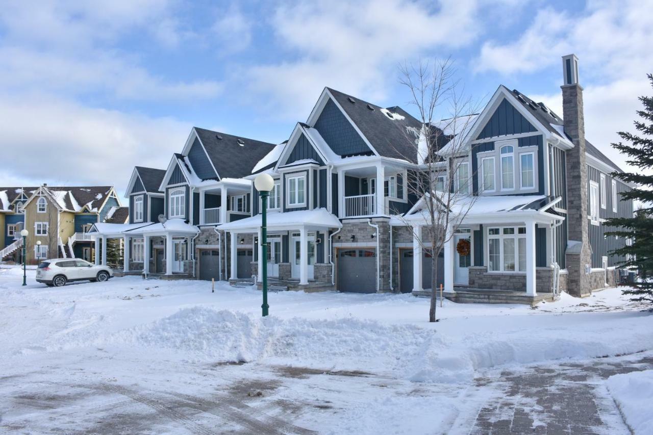 New Blue Mountain Village Snowbridge Executive Townhome Sleeps 10 With Outdoor Pool And Shuttle Nottawa 外观 照片