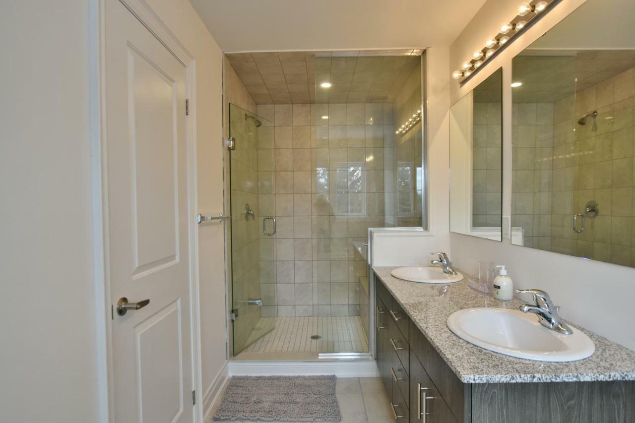 New Blue Mountain Village Snowbridge Executive Townhome Sleeps 10 With Outdoor Pool And Shuttle Nottawa 外观 照片