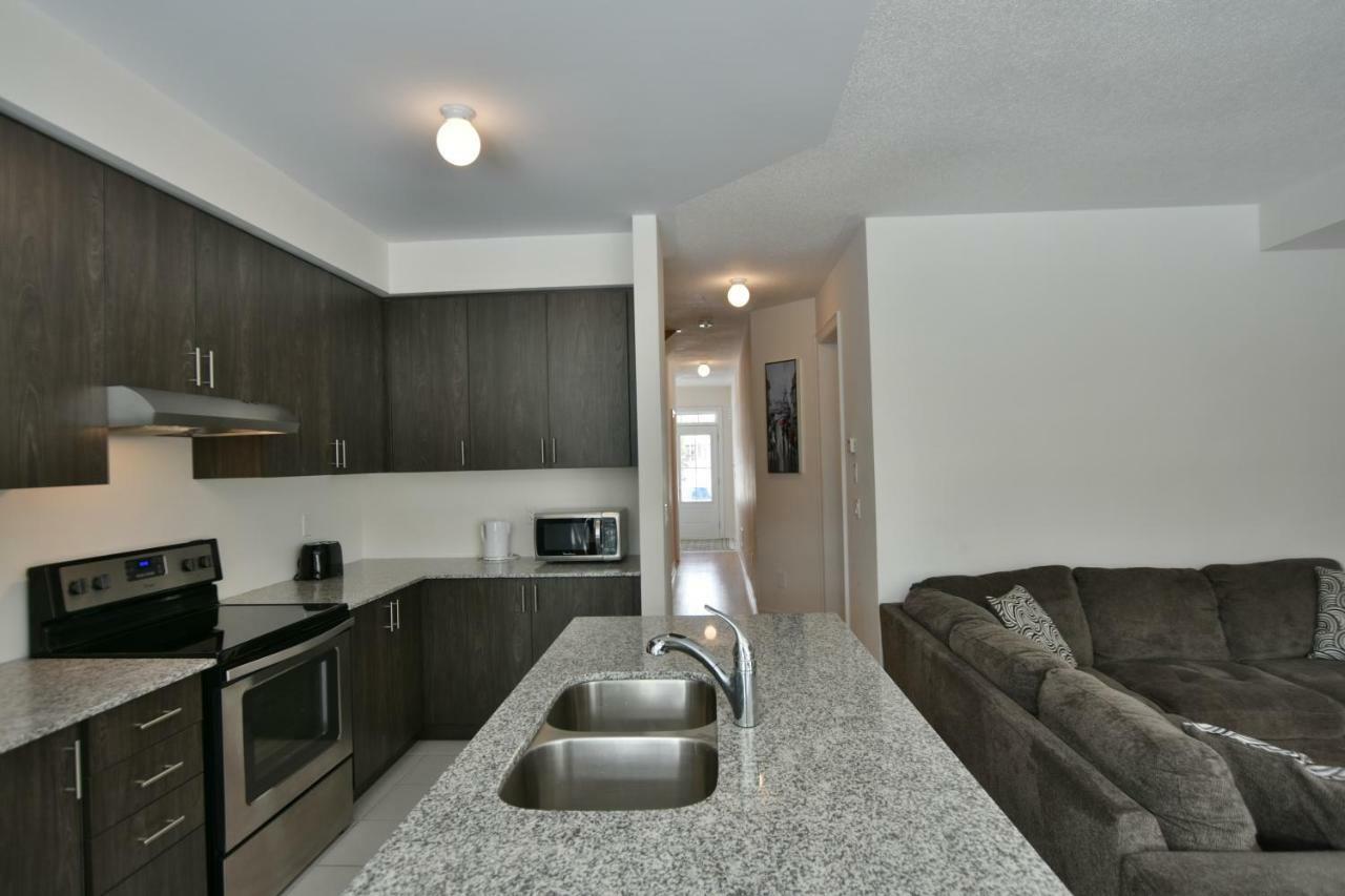 New Blue Mountain Village Snowbridge Executive Townhome Sleeps 10 With Outdoor Pool And Shuttle Nottawa 外观 照片